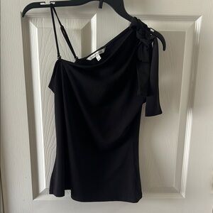 41 Hawthorn Elegant Black Top
